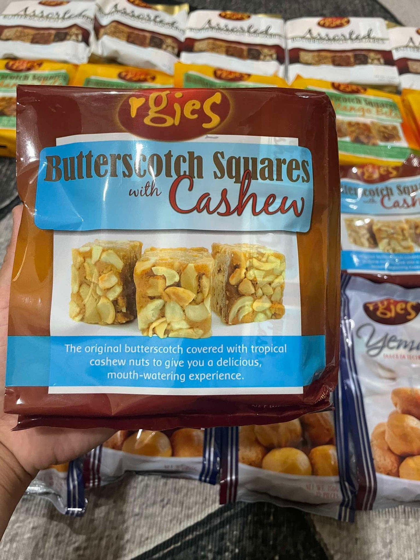 Rgies Butterscotch Squares with Cashew